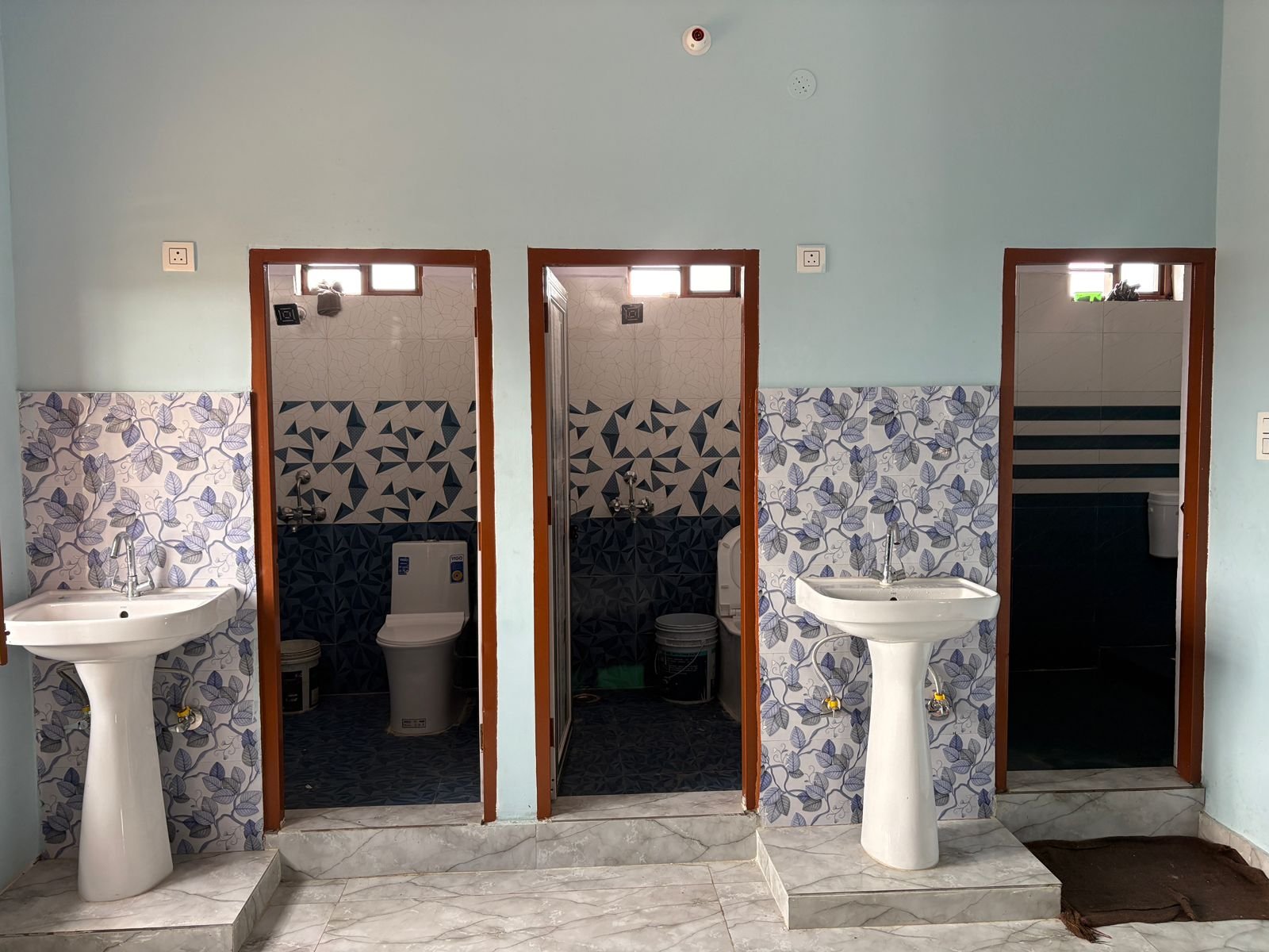 Washroom facilities at Unnati Wellness Centre / स्वच्छ शौचालय सुविधा